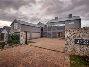 4 Bed House in Waterfall Country Estate