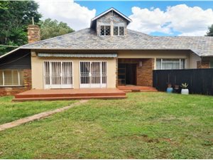 11 Bed House in Houghton Estate