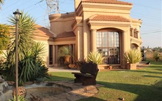 4 Bedroom House in Wierda Glen