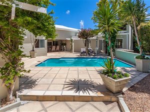 4 Bed House in La Concorde