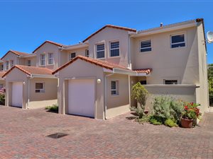 3 Bed Apartment in Seaside Longships