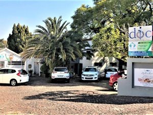 374 m² Commercial space in Parktown North