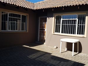 2 Bed Garden Cottage in Mondeor