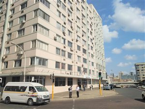 Bachelor apartment in North Beach
