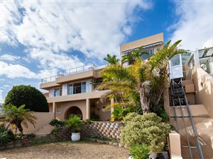 3 Bed House in Bantry Bay