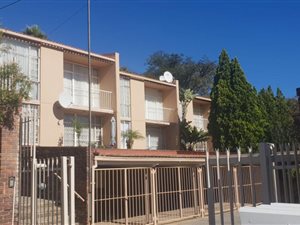 3 Bed Townhouse in Florida Hills