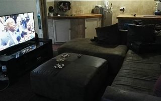 1 Bedroom Garden Cottage in Birchleigh North