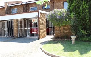 3 Bedroom Townhouse in Flora Gardens