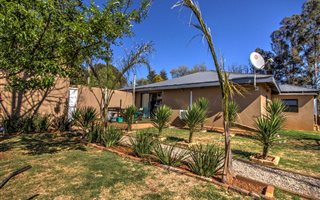 1.6 ha Smallholding in Fairleads