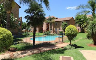 2 Bedroom Apartment in Die Hoewes