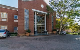 365 m² Office Space in Fourways