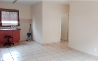2 Bedroom Flat in Rustenburg Central