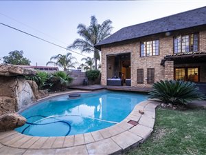 4 Bed House in Brackendowns