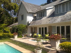 9 Bed House in Woodside