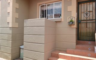2 Bedroom Simplex in Pretorius Park
