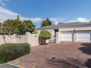 4 Bed House in Constantia