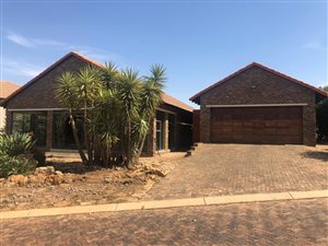 4 Bed House in Bronkhorstbaai