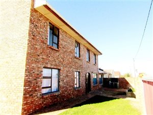 9 Bed House in Levalia