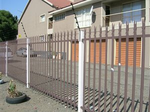 2 Bed Apartment in Vanderbijlpark CE2
