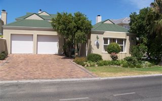 3 Bedroom House in Greenways Golf Estate