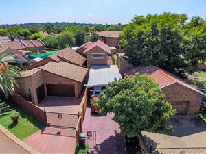 3 Bed Duet in Zwartkop