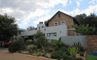 3 Bedroom House in Olympus AH