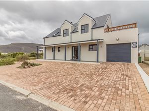 3 Bed House in Westcliff