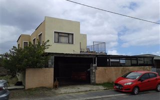 6 Bedroom House in Mount Pleasant