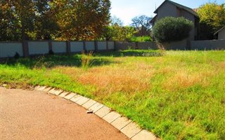 611 m² Land available in Melodie