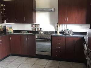 5 Bed House in Sunningdale