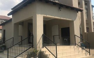 3 Bedroom House in Thatchfield