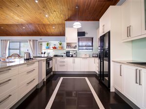 4 Bed House in Zeekoevlei