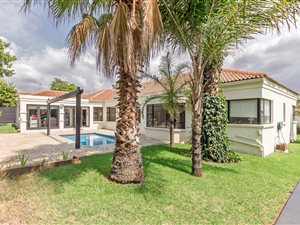 4 Bed House in Dainfern Ridge