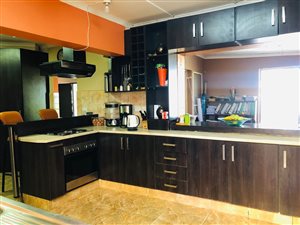 10 Bed House in Amalinda