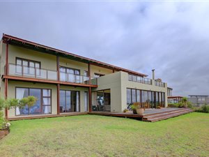 4 Bed House in Oubaai and surrounds
