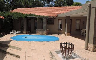 4 Bedroom House in Silver Lakes Golf Estate