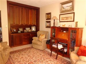 2 Bed Apartment in Groenkloof