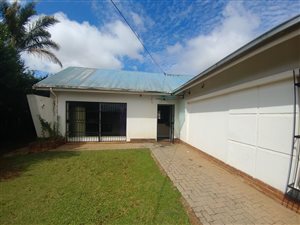 350 m² Commercial space in Lyttelton Manor
