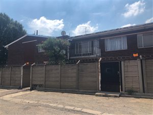 2 Bed Apartment in Vanderbijlpark CE2