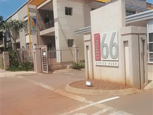 651 m² Commercial space in Die Hoewes