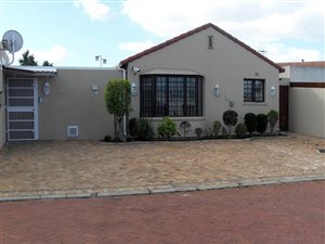3 Bed House in Plattekloof Glen