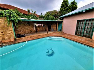 3 Bed House in Moffat View