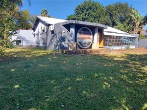 5 Bed House in Meyerspark