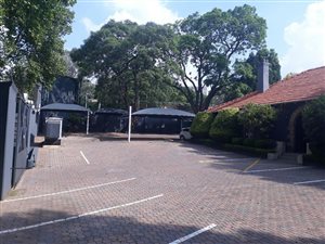350 m² Commercial space in Forest Town