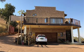 4 Bedroom House in Azaleapark