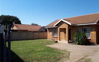 2 Bedroom House in Oos-Einde