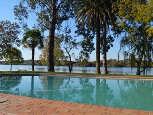 5 Bed House in Marlbank