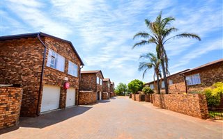 3 Bedroom Townhouse in Roodekrans