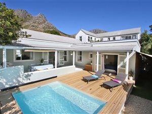 3 Bed House in Penzance Estate