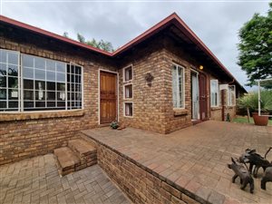 4 Bed House in Montana Park